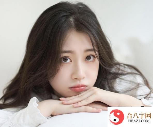 脸白身上黑的女人命好吗，脸白身上黑运势分析